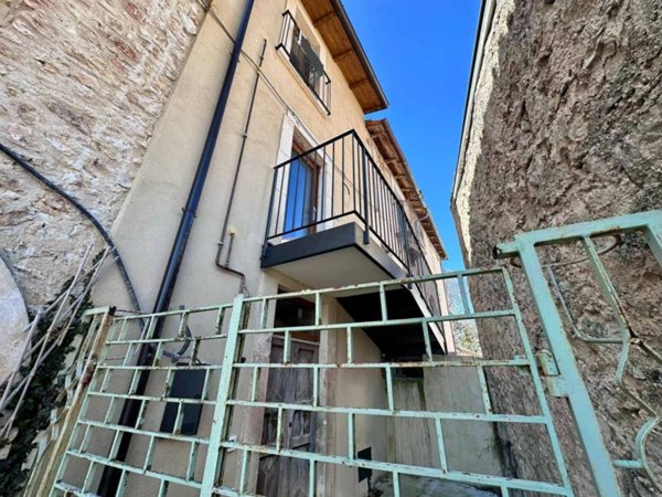 casa indipendente in vendita ad Acciano