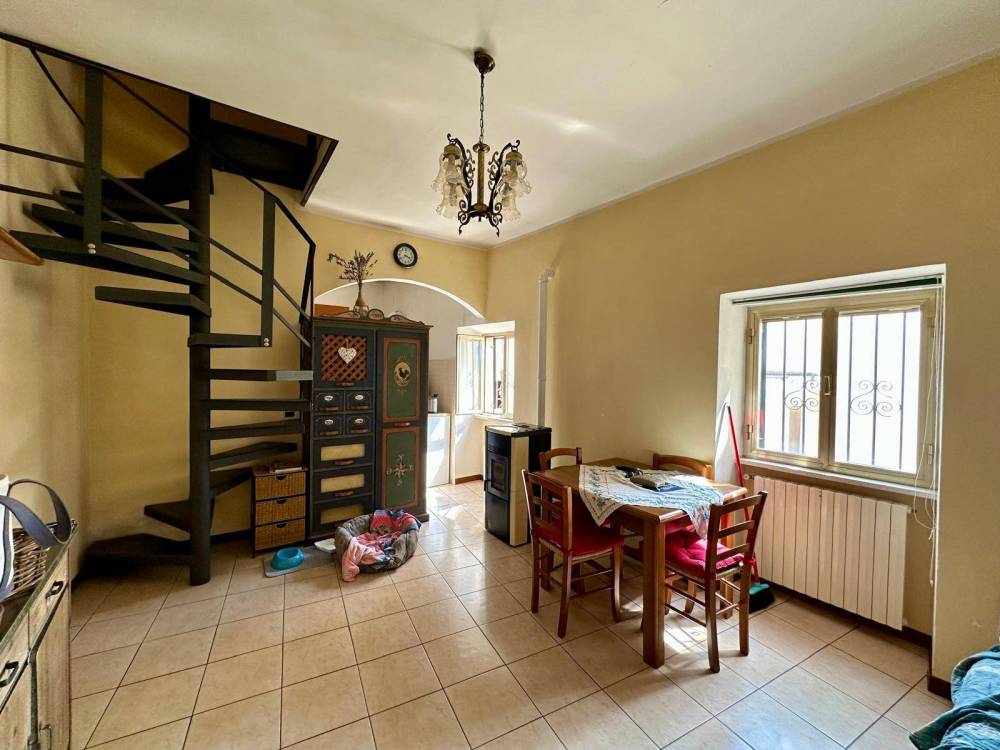 casa indipendente in vendita ad Acciano