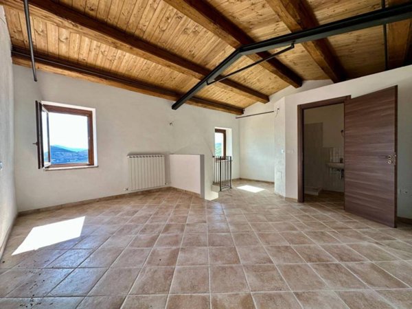 casa indipendente in vendita ad Acciano
