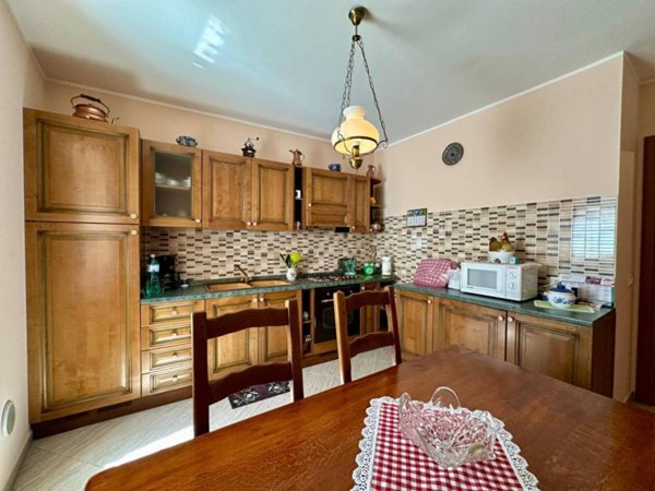 casa indipendente in vendita ad Acciano