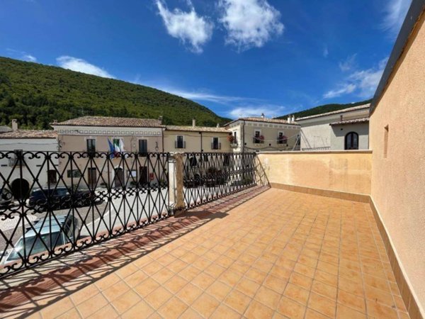 casa indipendente in vendita ad Acciano