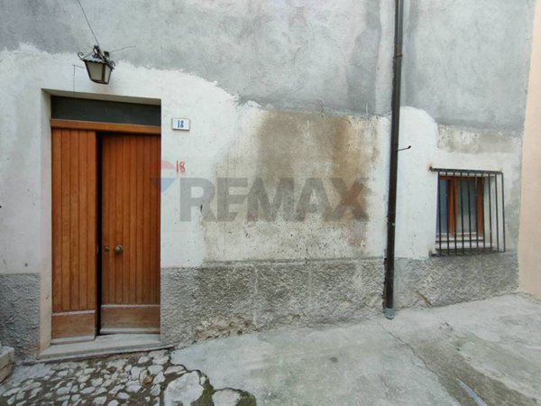 casa indipendente in vendita ad Acciano