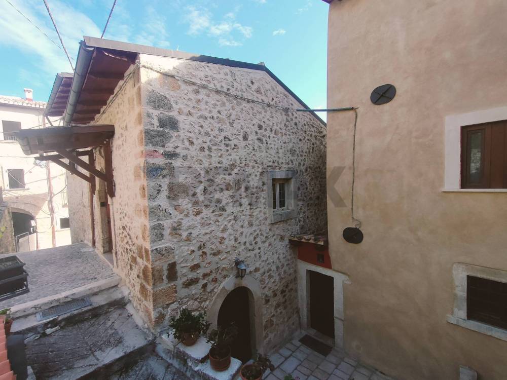 casa semindipendente in vendita ad Acciano
