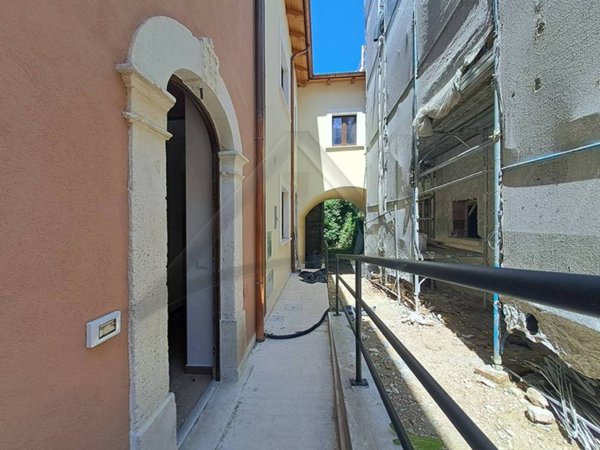 casa indipendente in vendita ad Acciano