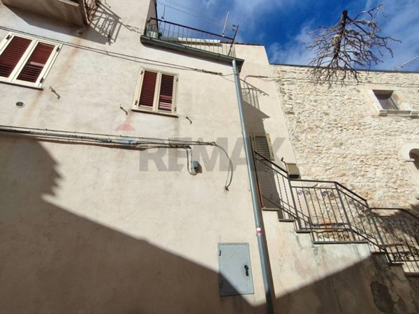 casa indipendente in vendita ad Acciano
