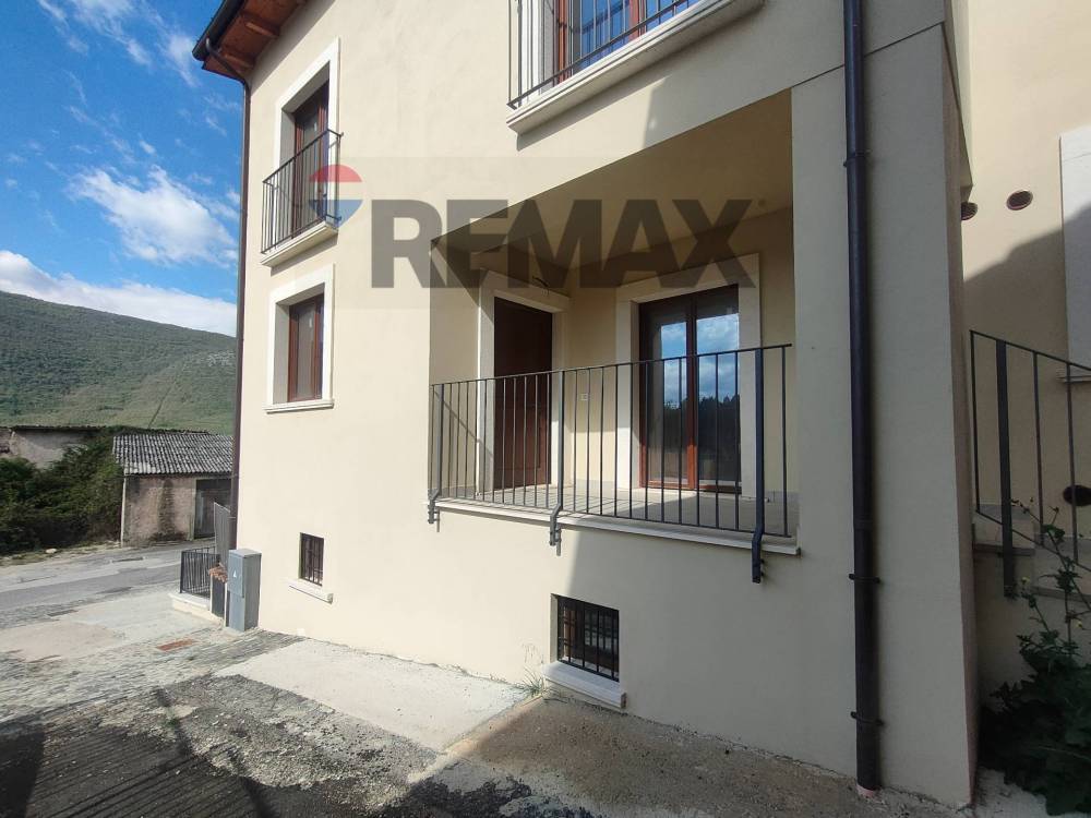 casa indipendente in vendita ad Acciano