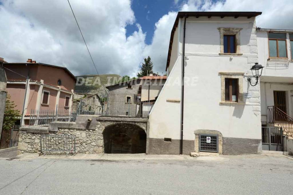 casa indipendente in vendita ad Aielli