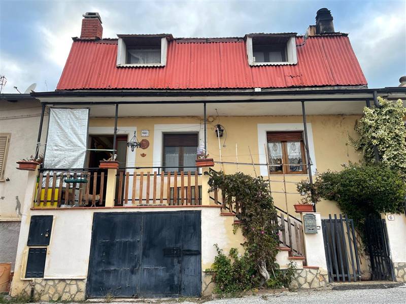 casa indipendente in vendita ad Aielli in zona Aielli Stazione