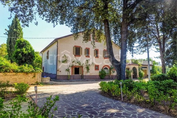 casa indipendente in vendita ad Aielli in zona Aielli Stazione
