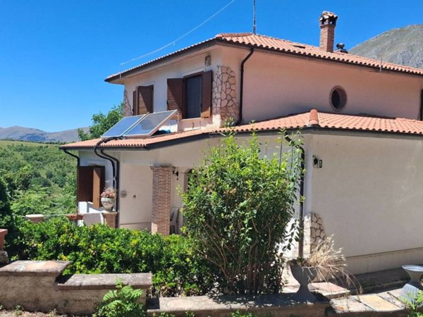 casa indipendente in vendita ad Aielli