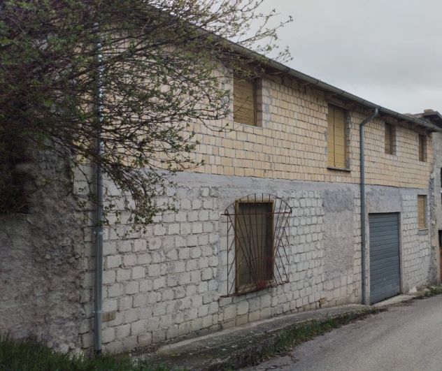 locale commerciale in vendita ad Aielli