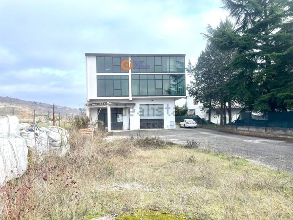 locale commerciale in vendita ad Aielli