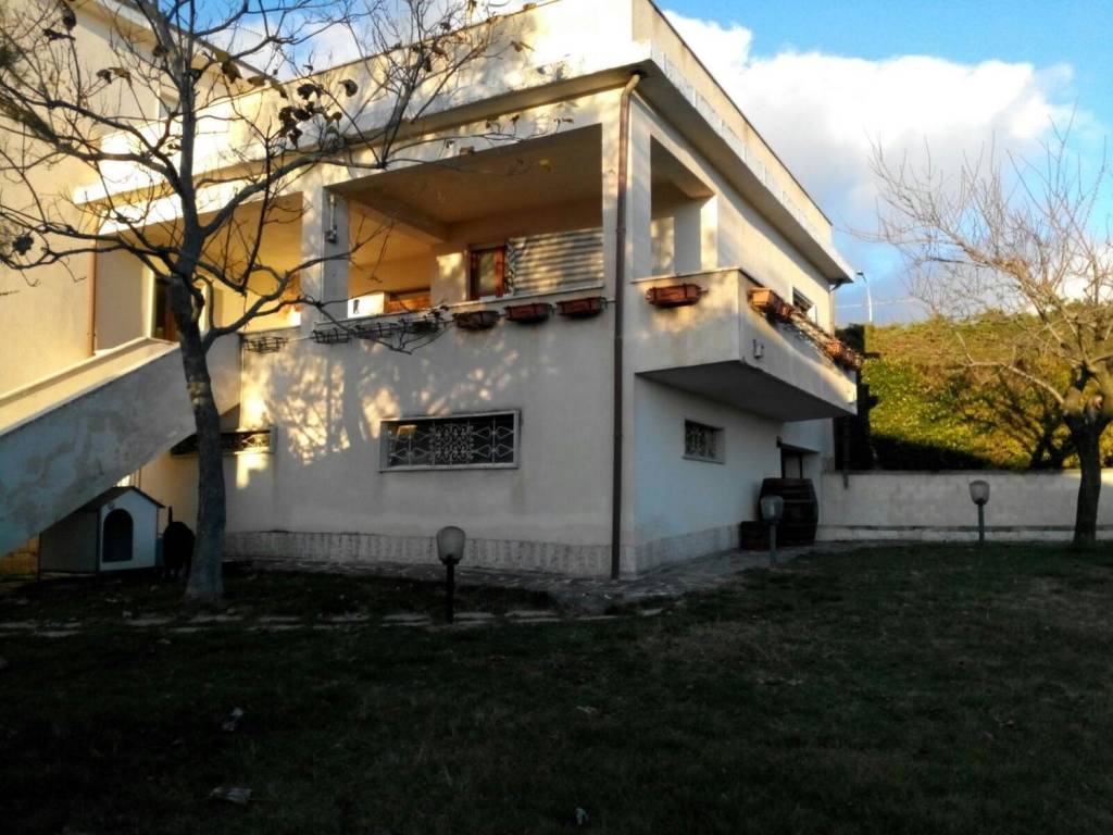 casa indipendente in vendita ad Aielli