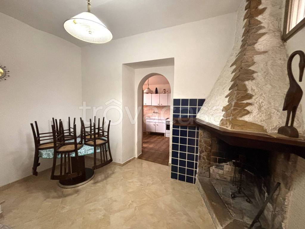 casa indipendente in vendita ad Anversa degli Abruzzi in zona Castrovalva