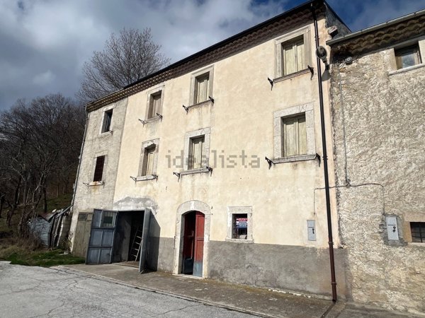casa indipendente in vendita ad Ateleta in zona Carceri Alte