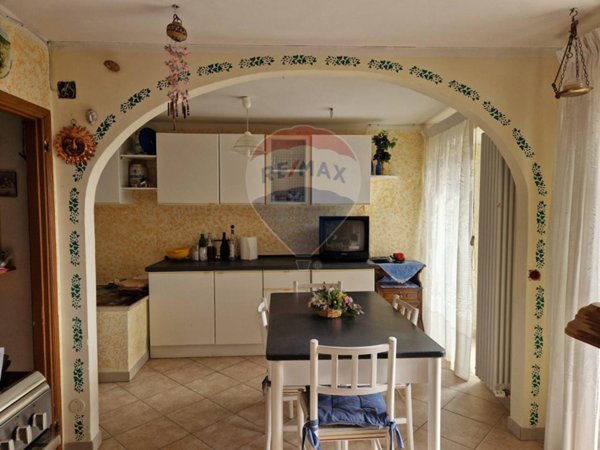 casa indipendente in vendita ad Ateleta in zona Sant'Elena