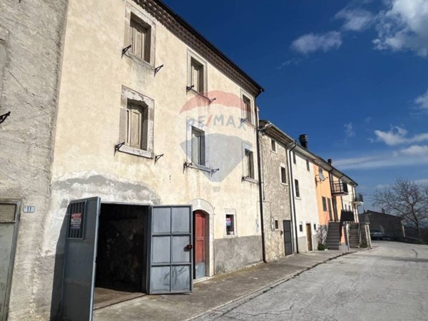 casa indipendente in vendita ad Ateleta in zona Carceri Alte