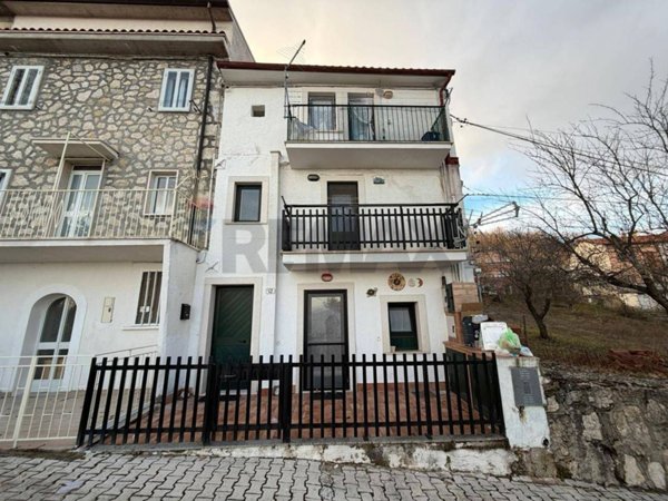 casa indipendente in vendita ad Ateleta in zona Sant'Elena