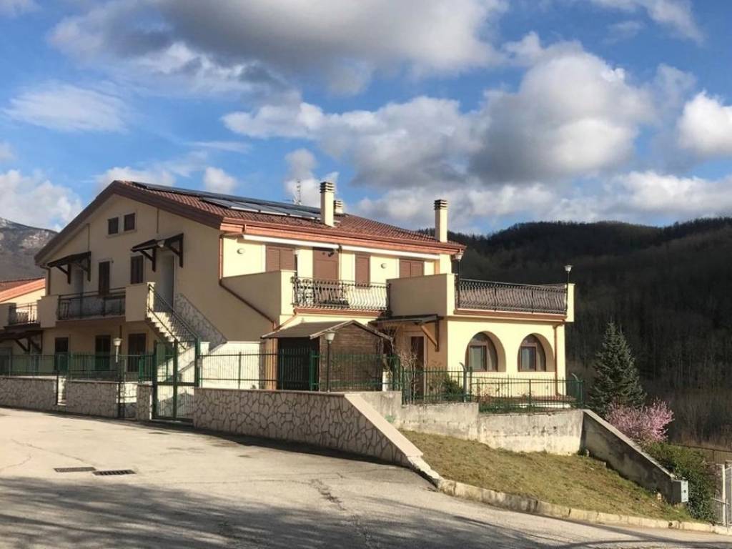 appartamento in vendita ad Ateleta in zona Carceri Basse
