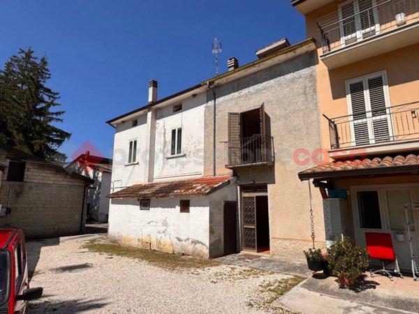 casa indipendente in vendita ad Ateleta in zona Carceri Basse