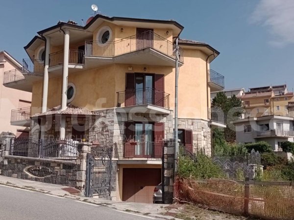 casa indipendente in vendita ad Ateleta in zona Carceri Basse