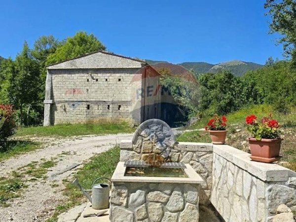 casa indipendente in vendita ad Ateleta in zona Carceri Alte