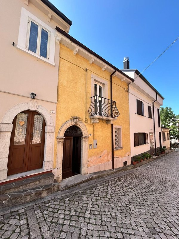 casa indipendente in vendita ad Ateleta in zona Carceri Basse