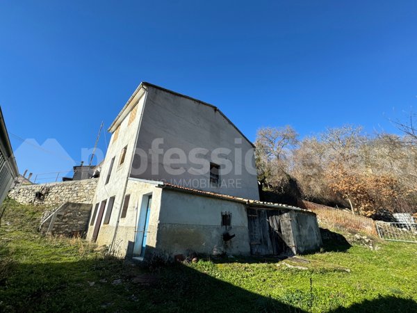 quadrivano in vendita ad Ateleta in zona Carceri Basse