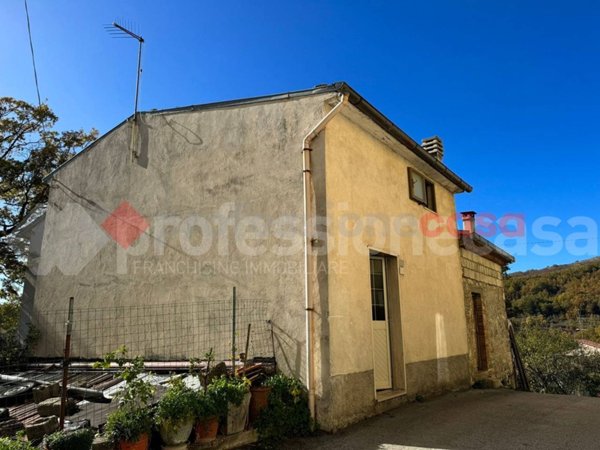 casa indipendente in vendita ad Ateleta in zona Carceri Basse