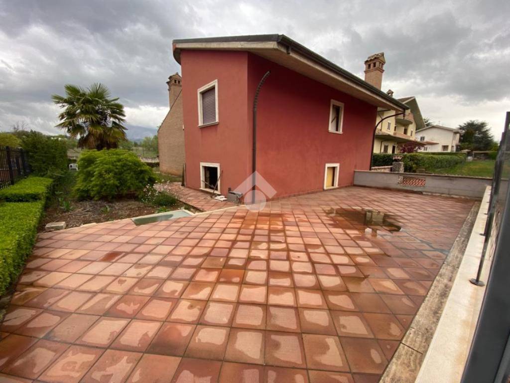 casa indipendente in vendita ad Avezzano