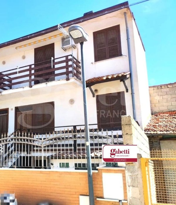casa indipendente in vendita ad Avezzano in zona San Pelino