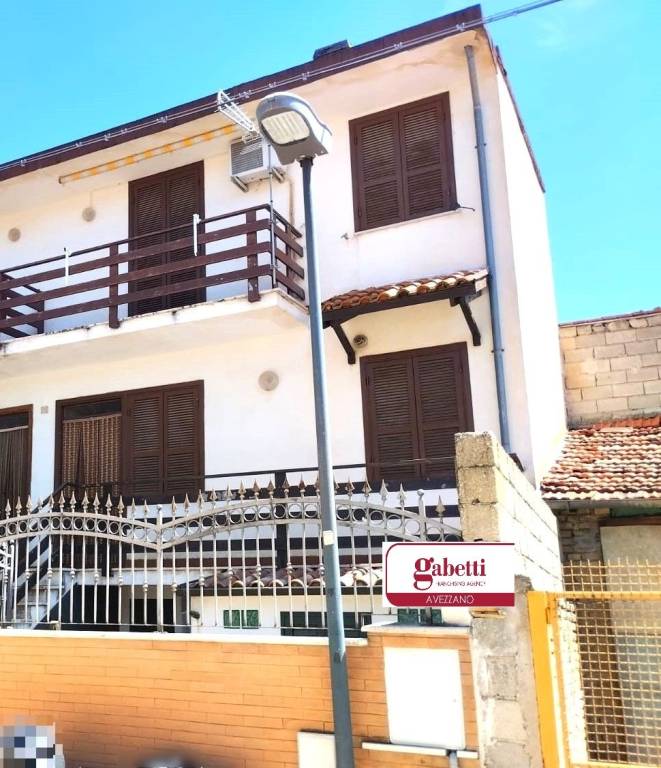 casa indipendente in vendita ad Avezzano in zona San Pelino
