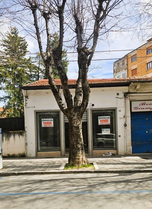 locale commerciale in vendita ad Avezzano