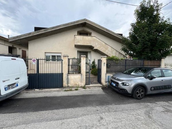 casa indipendente in vendita ad Avezzano