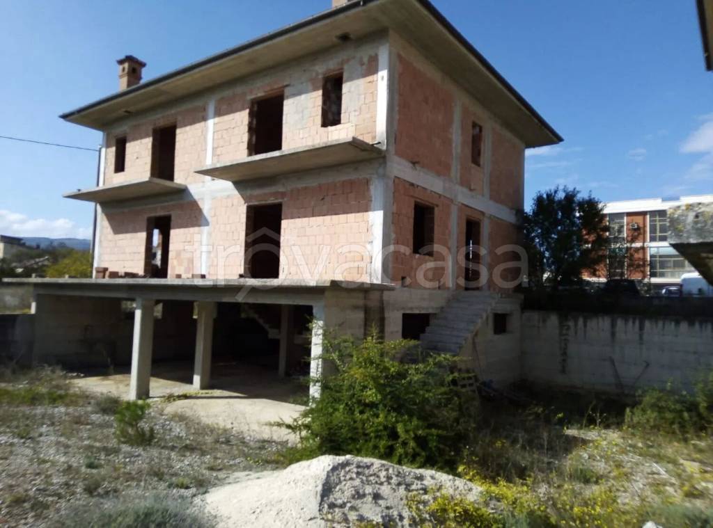 casa indipendente in vendita ad Avezzano