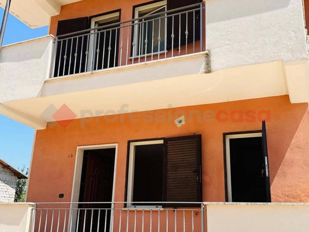 casa indipendente in vendita ad Avezzano in zona San Pelino