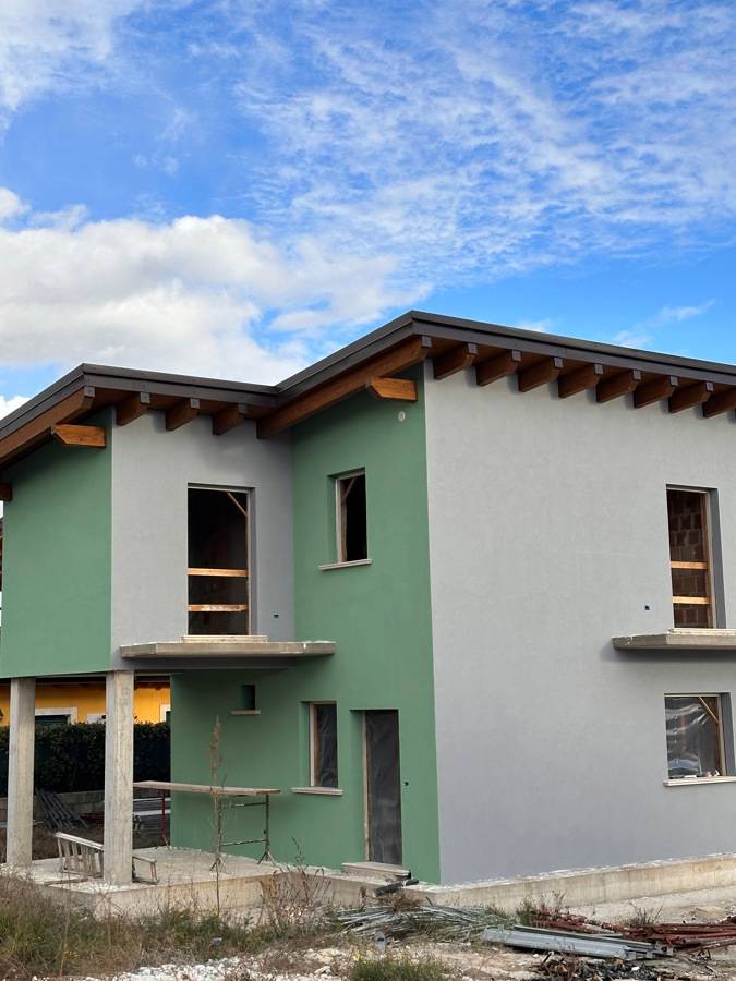 casa indipendente in vendita ad Avezzano