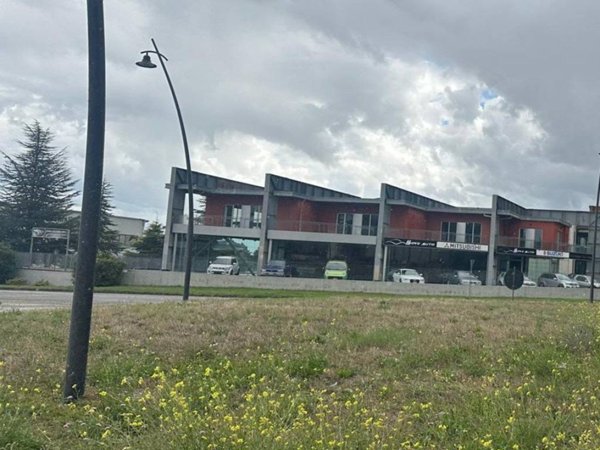 locale commerciale in vendita ad Avezzano