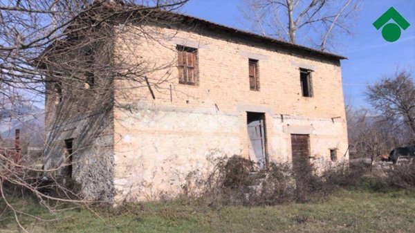 casa indipendente in vendita ad Avezzano in zona Paterno