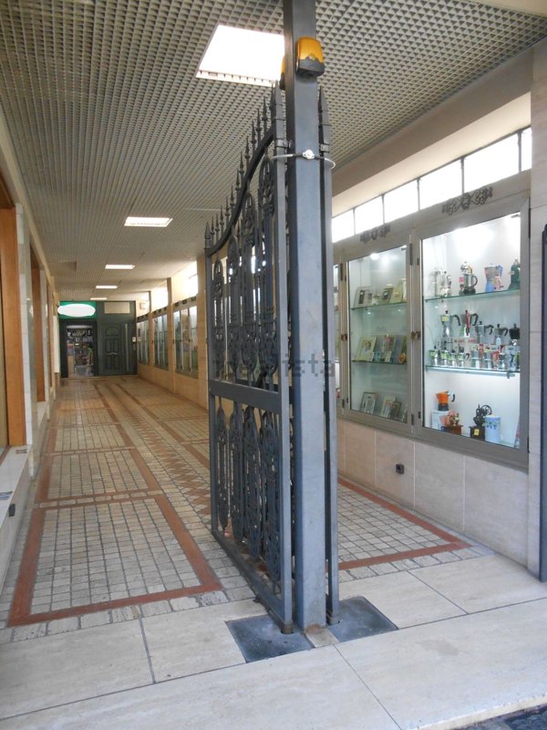 locale commerciale in vendita ad Avezzano