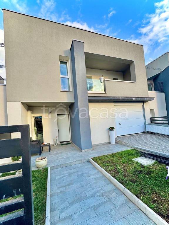 casa indipendente in vendita ad Avezzano