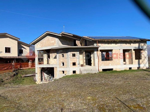 casa indipendente in vendita ad Avezzano