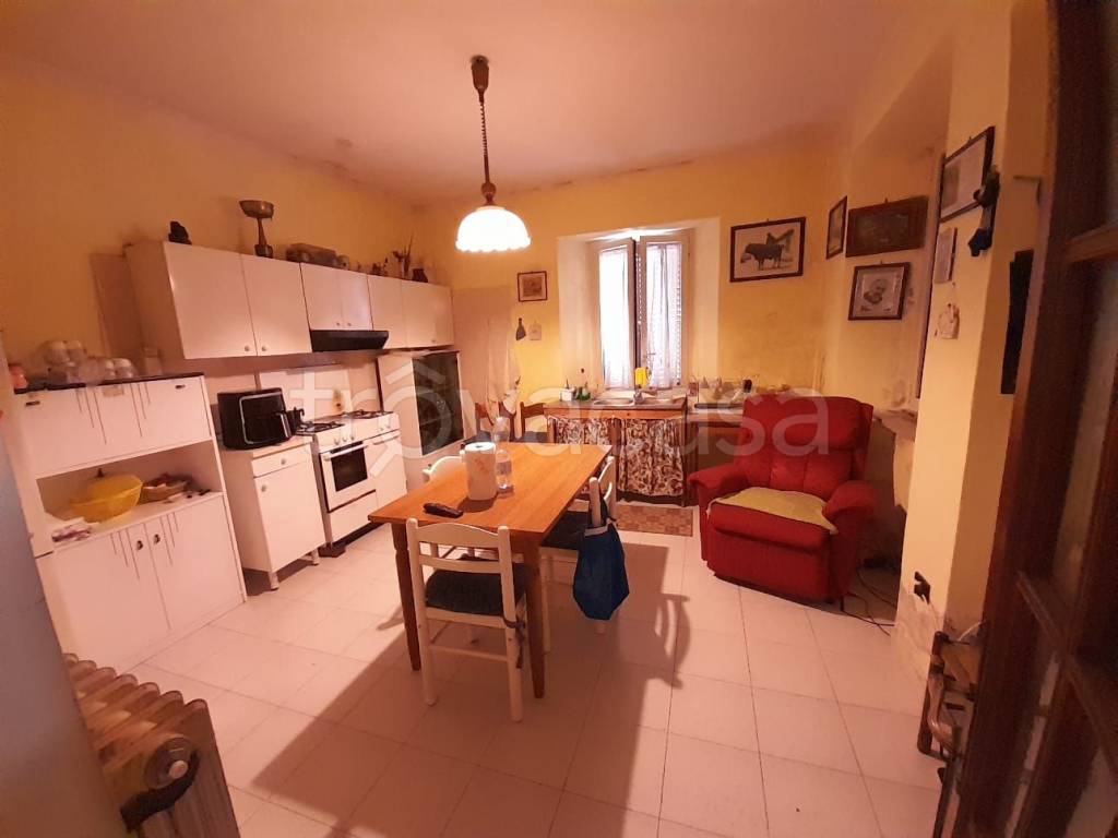 casa indipendente in vendita ad Avezzano in zona San Pelino