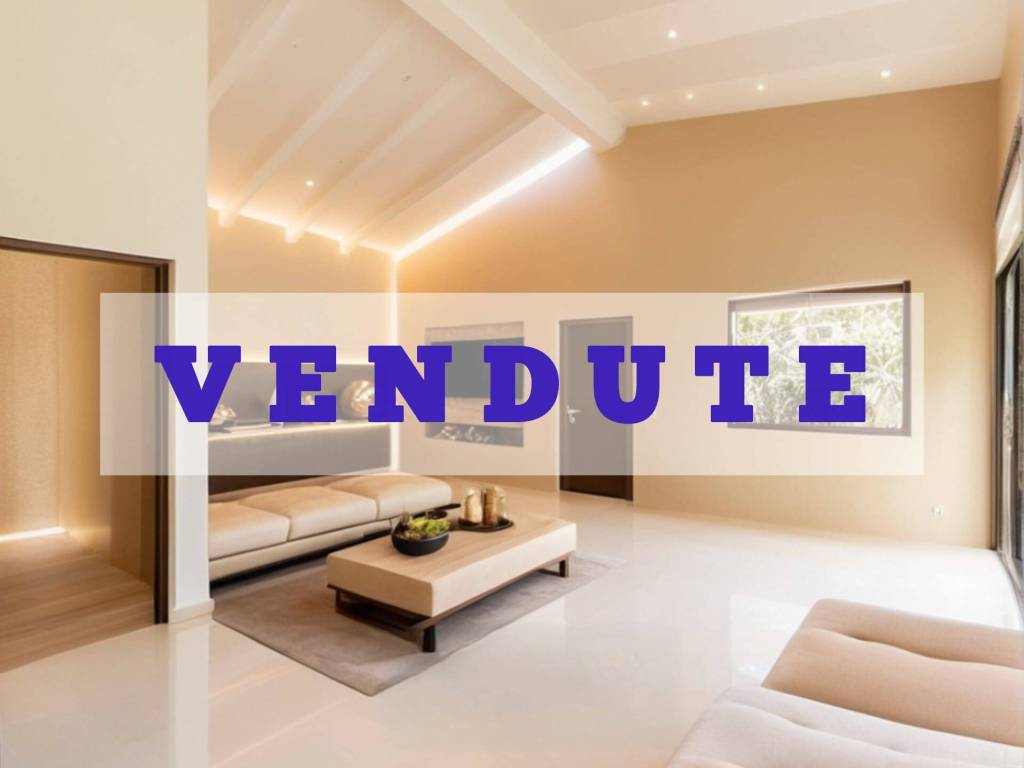 casa indipendente in vendita ad Avezzano in zona Caruscino