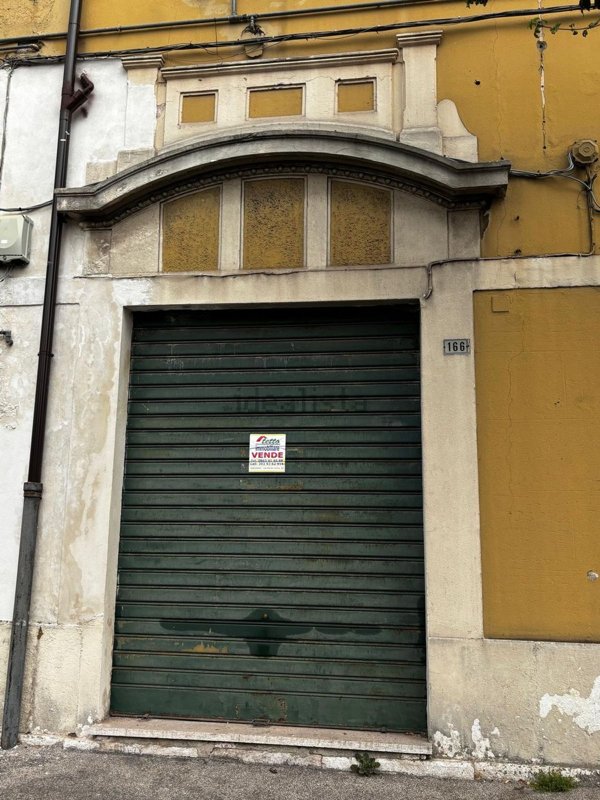 locale commerciale in vendita ad Avezzano