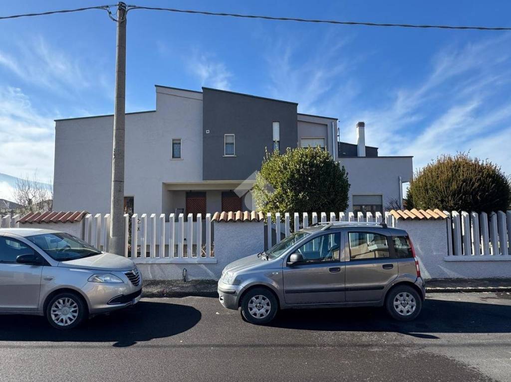 casa indipendente in vendita ad Avezzano