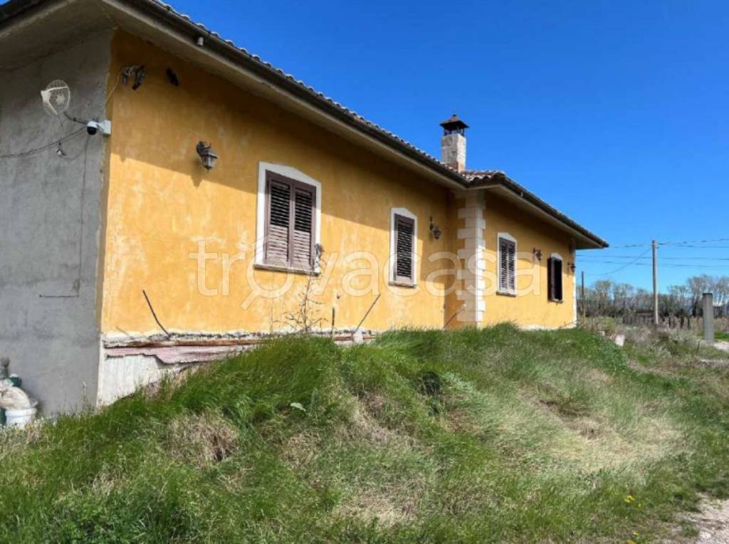 casa indipendente in vendita ad Avezzano in zona Paterno