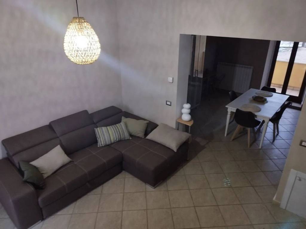 casa indipendente in vendita ad Avezzano in zona San Pelino