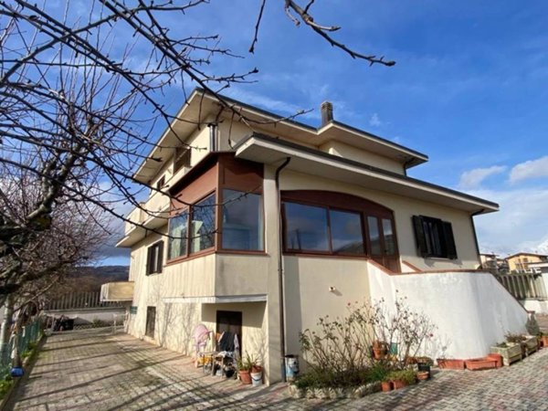 casa indipendente in vendita ad Avezzano