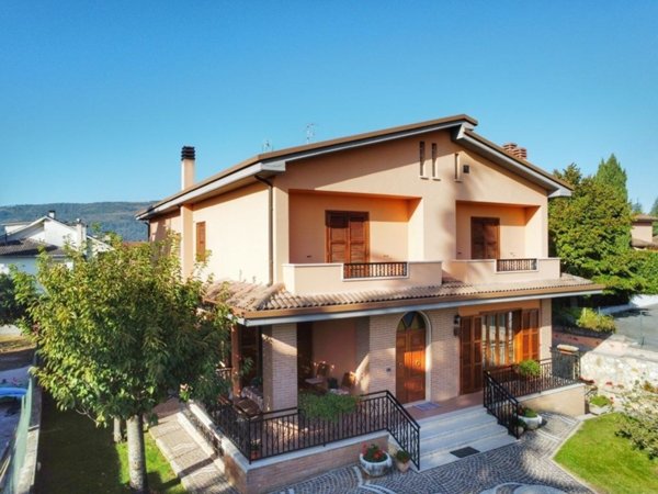 casa indipendente in vendita ad Avezzano